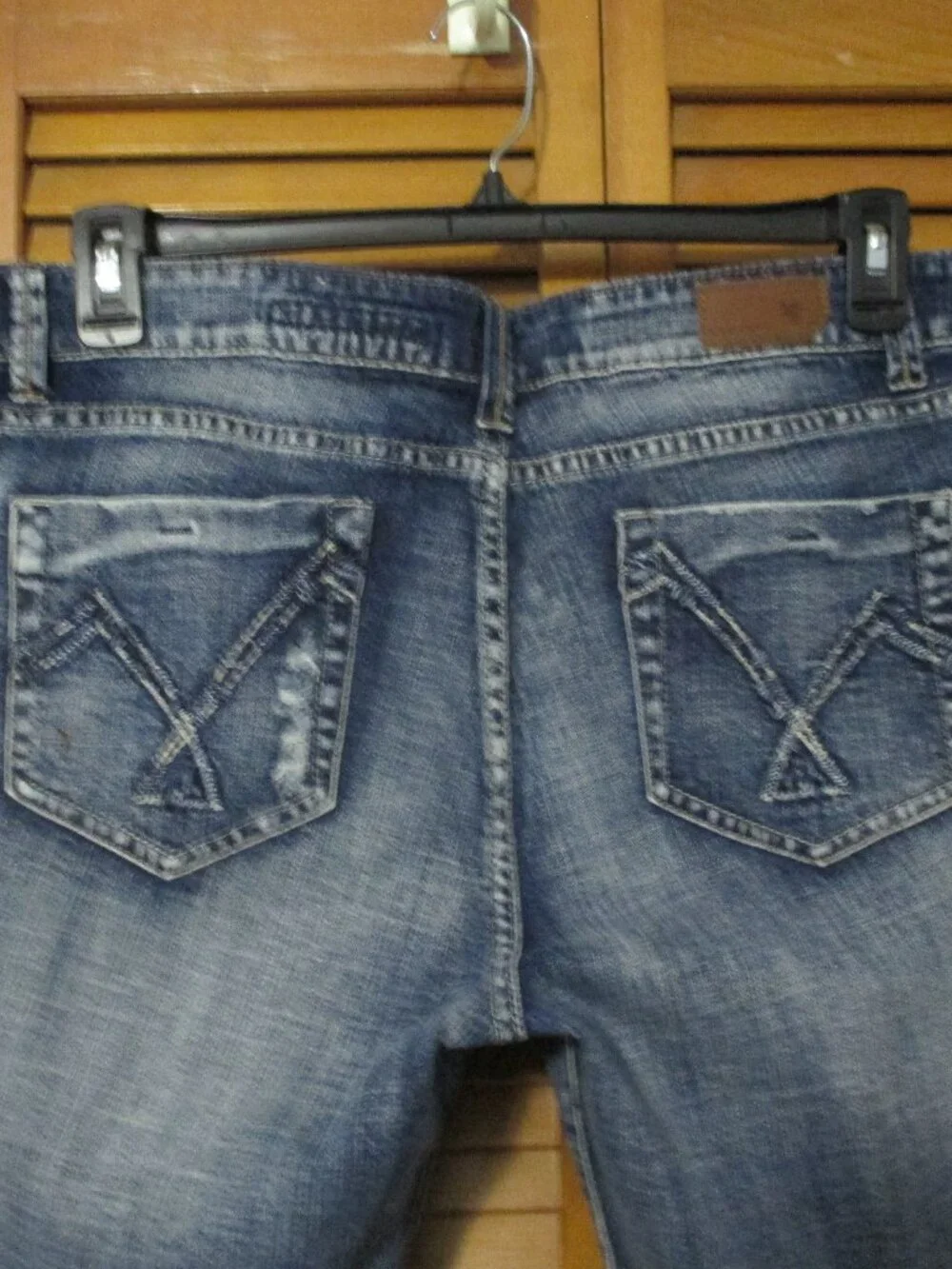 Vigoss denim shorts blue Bermuda with distressed spots pockets stretch size 17